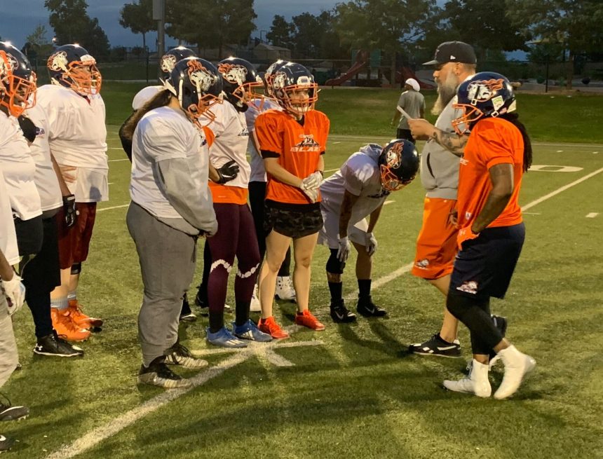 Denver feiert eine weitere Sportmeisterschaft – Mile High Blaze Football Team der Frauen