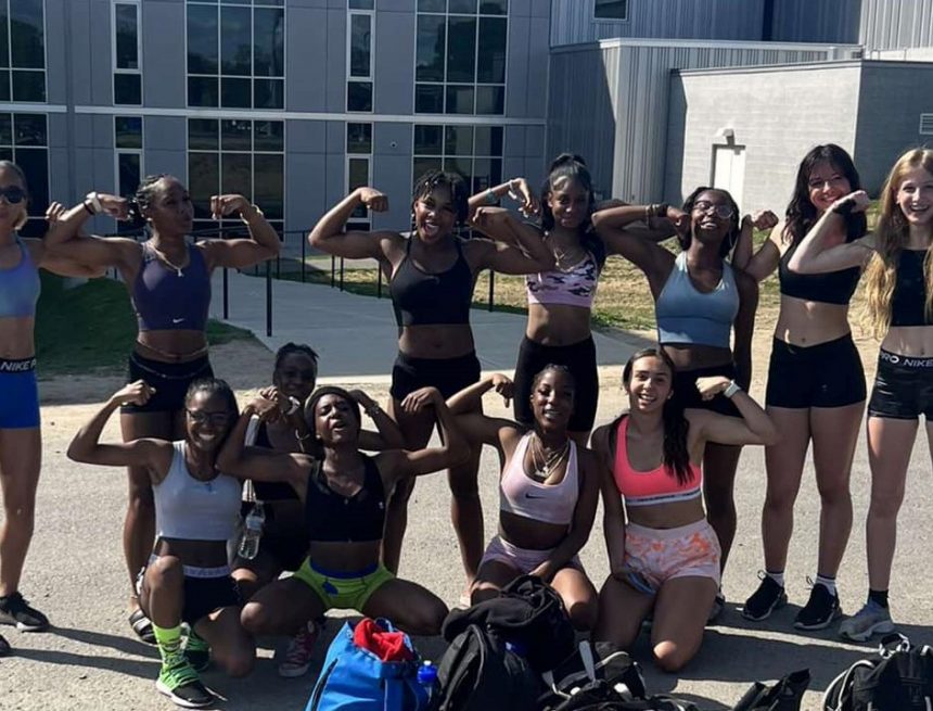 Der Schulbezirk von Albany klärt Sport-BH-Aufhängungen auf, gibt aber Enten die Schuld