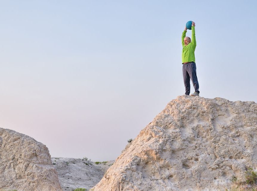 Bewegung kann alle Arten von Gesundheitsrisiken für ältere Menschen reduzieren.  So fangen Sie an.