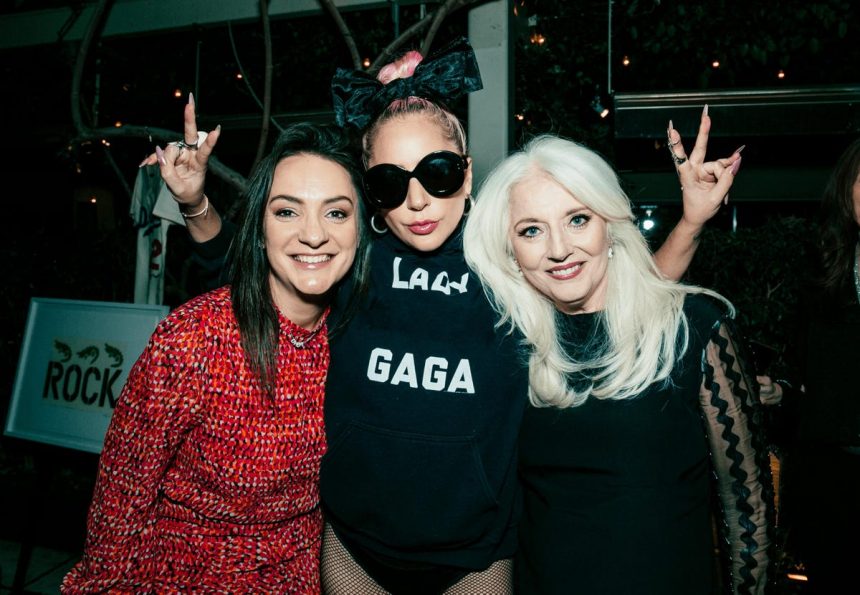 Wie Lady Gaga und ihre Mutter Cynthia Germanotta die psychische Gesundheit am Arbeitsplatz fördern