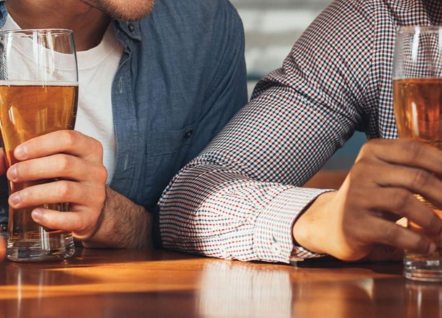 Keine Menge Alkohol ist gesund, wenn Sie unter 40 sind, findet eine Studie