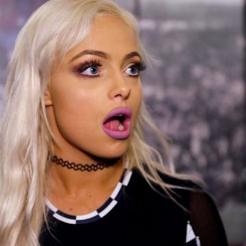 Der aktuelle Star ist den Tränen nahe, als er über Liv Morgans SmackDown Women’s Title-Gewinn spricht