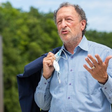 Das Holyoke Health Center teilt staatliche Zuschüsse für COVID-Impfungen und -Tests