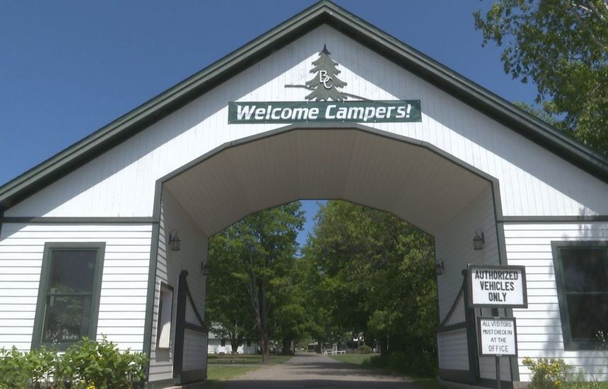 Das Bay Cliff Health Camp bringt Camper persönlich zurück