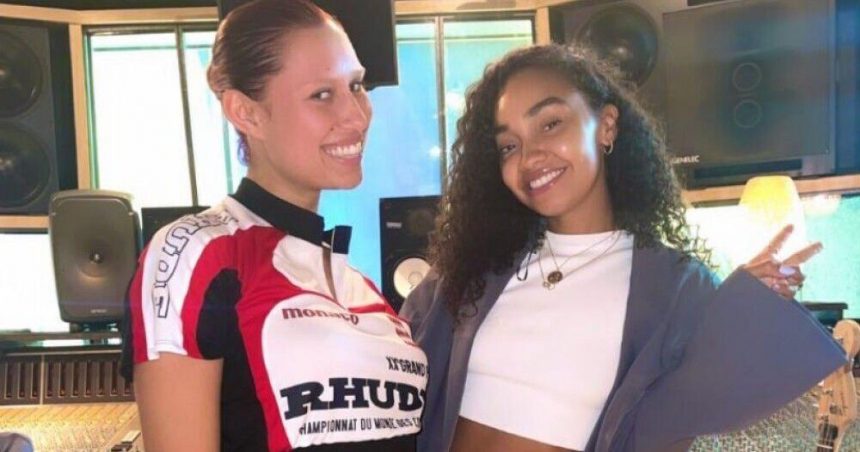 Leigh-Anne Pinnock von Little Mix betritt das Studio mit RAYE – Inside NoVA