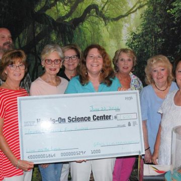 GFWC spendet über 11.000 US-Dollar an das Hands-on Science Center – Tullahoma News and Guardian