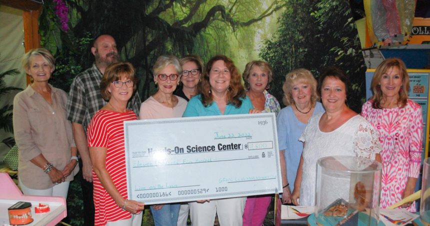 GFWC spendet über 11.000 US-Dollar an das Hands-on Science Center – Tullahoma News and Guardian