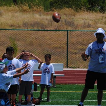 Militärkinder lernen Fußball von aktuellen NFL-Spielern |  Haus