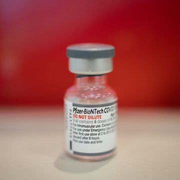 Wie Pfizer die Pandemie besiegte und übergroße Gewinne und Einfluss einheimste