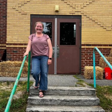Ein ehemaliger Naturwissenschaftslehrer wird die Harpswell Charter School durch ein turbulentes Jahr führen