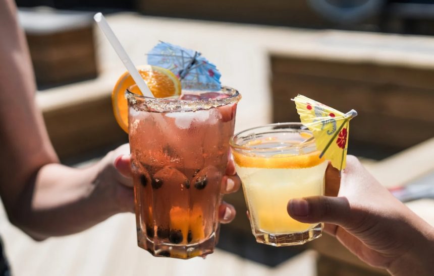 Laut einer Studie ist übermäßiger Alkoholkonsum gesundheitsschädlicher als ein Glas Alkohol am Tag