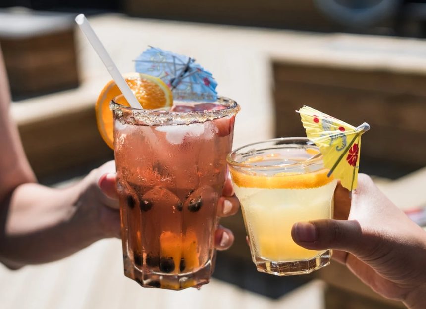 Laut einer Studie ist übermäßiger Alkoholkonsum gesundheitsschädlicher als ein Glas Alkohol am Tag