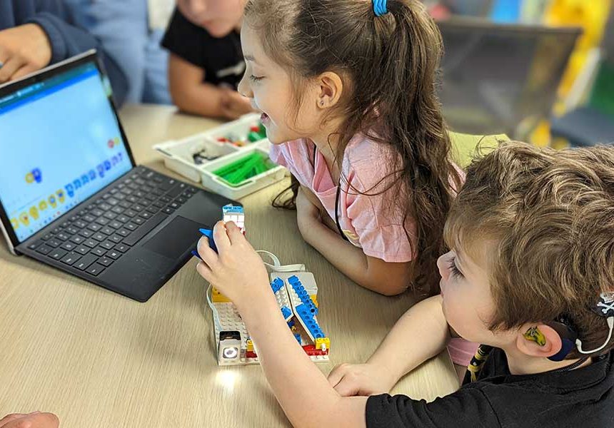 Das Kindercamp nutzt LEGOS, um das Bewusstsein für Wissenschaft zu schärfen