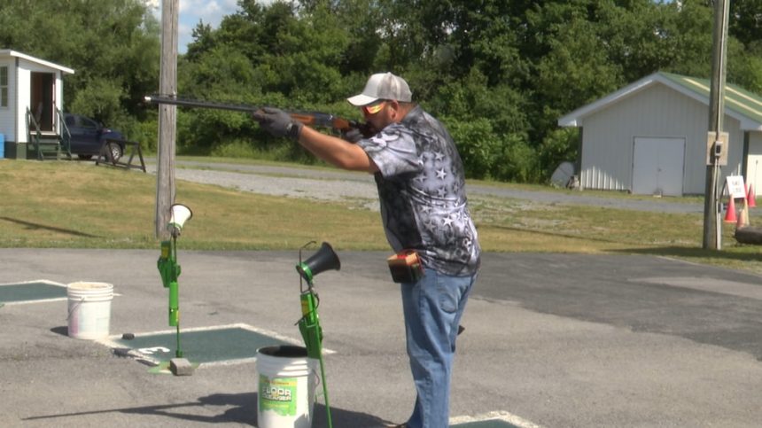 Trap-Shooter am Ziel, perfekte zwei Monate am Strand
