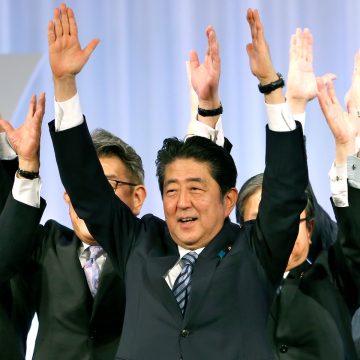 Abes kompliziertes Vermächtnis spielt für Japans derzeitigen Premierminister eine große Rolle