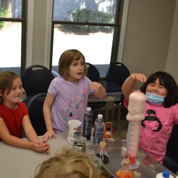 Kinder erhalten farbenfrohen Unterricht im Imagine That Science Camp – The Vacaville Reporter