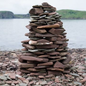 Science Sunday: Naturschützer und Forscher sagen, dass das Aufhäufen von Steinen Folgen hat