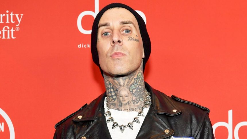 Travis Barker bricht das Schweigen inmitten eines Krankenhausaufenthalts wegen „lebensbedrohlicher“ Pankreatitis