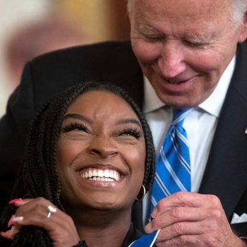 Simone Biles und Megan Rapinoe haben sich als Verteidiger ihre Presidential Medals of Freedom verdient