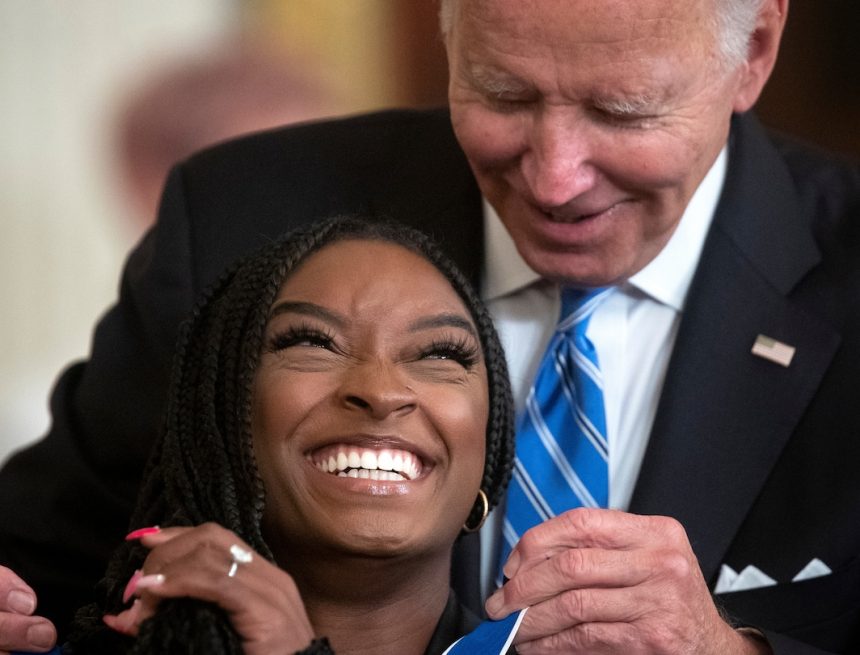 Simone Biles und Megan Rapinoe haben sich als Verteidiger ihre Presidential Medals of Freedom verdient