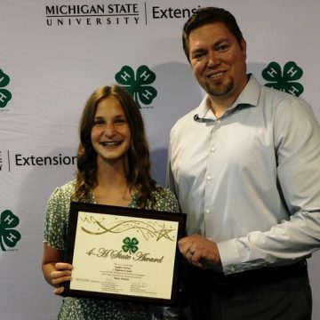 4-H State Award for Dairy Science an Teenager aus Lansing verliehen