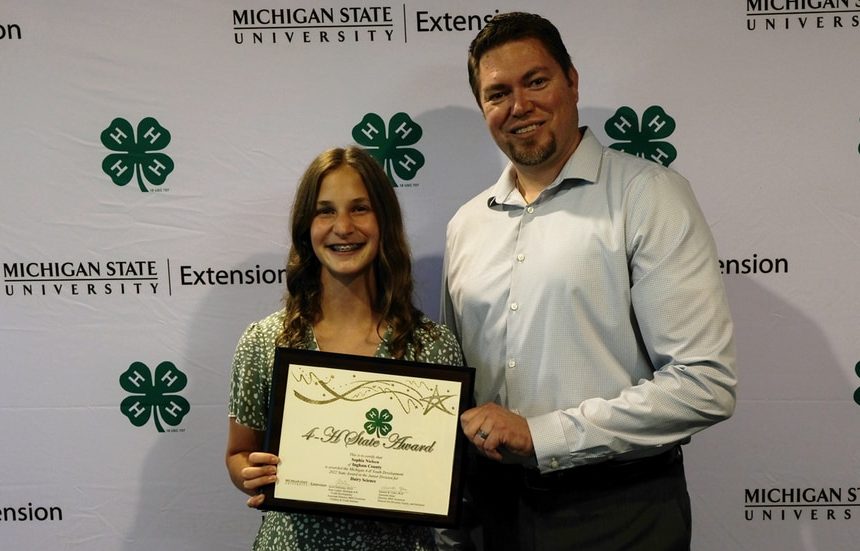 4-H State Award for Dairy Science an Teenager aus Lansing verliehen