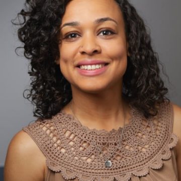 Calhoun wurde von der American Medical Association-Satcher Health Leadership Institute Medical Justice in Advocacy Fellowship aufgenommen