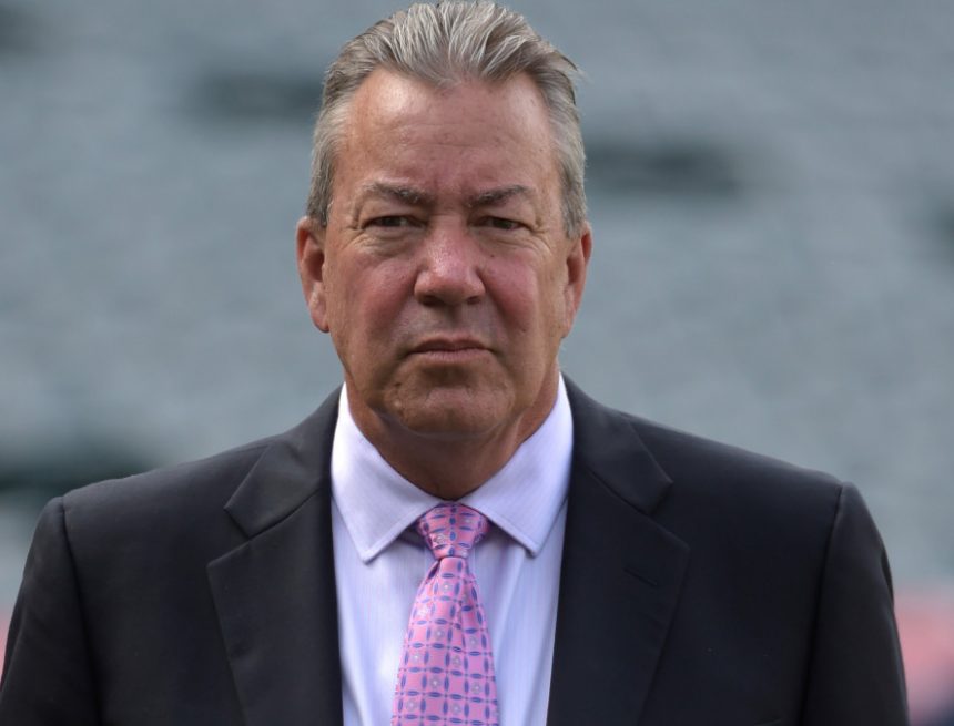 Twins-Sender Dick Bremer hat einen lustigen Anruf, nachdem er einen Stich verloren hat