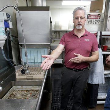 Restaurant-Gesundheitsinspektionen decken alles ab, von Toiletten bis hin zu Küchen