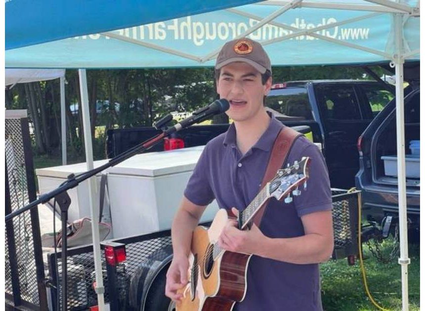 Chatham Entertainer Jacob Mathews bietet Live-Unterhaltung auf dem Chatham Borough Farmers Market – TAPinto.net