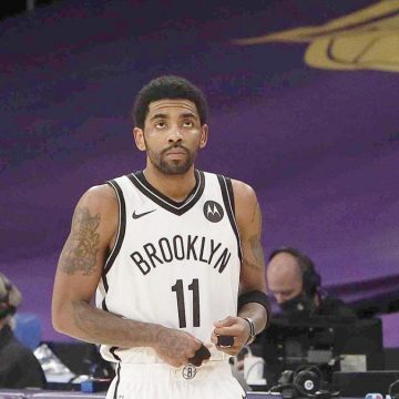 Kyrie Irvings Schatten hängt über den Lakers, nachdem das Team eine bizarre Reihe von Schritten unternommen hat, um die freie NBA zu eröffnen