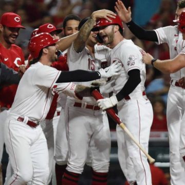 Walk-Off Balk in Runde 10 bringt den Roten den Sieg über die Strahlen