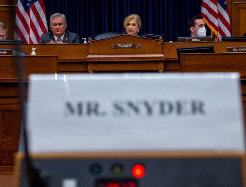 Das Rechtsteam von Dan Snyder reagiert mit einer Vorladung auf Kongressverfahren Das Rechtsteam von Dan Snyder reagiert mit einer Vorladung auf Kongressverfahren