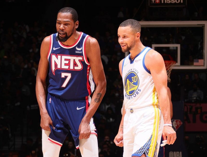 Berichten zufolge kontaktierte Steph Curry Durant wegen der Wiedervereinigung